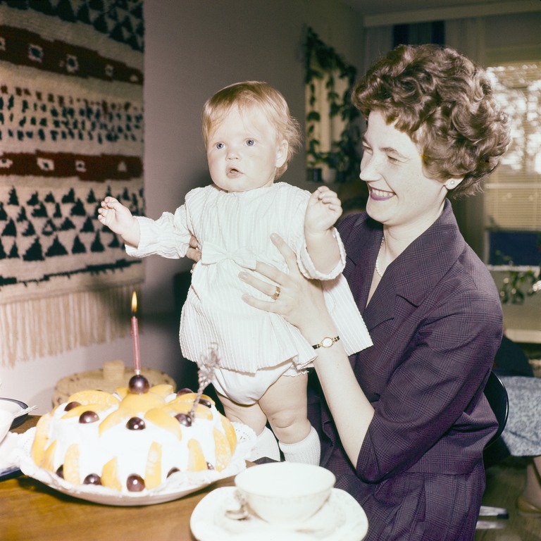 Syntymäpäivä, kakku ja lapsi, Finnan aineistoa