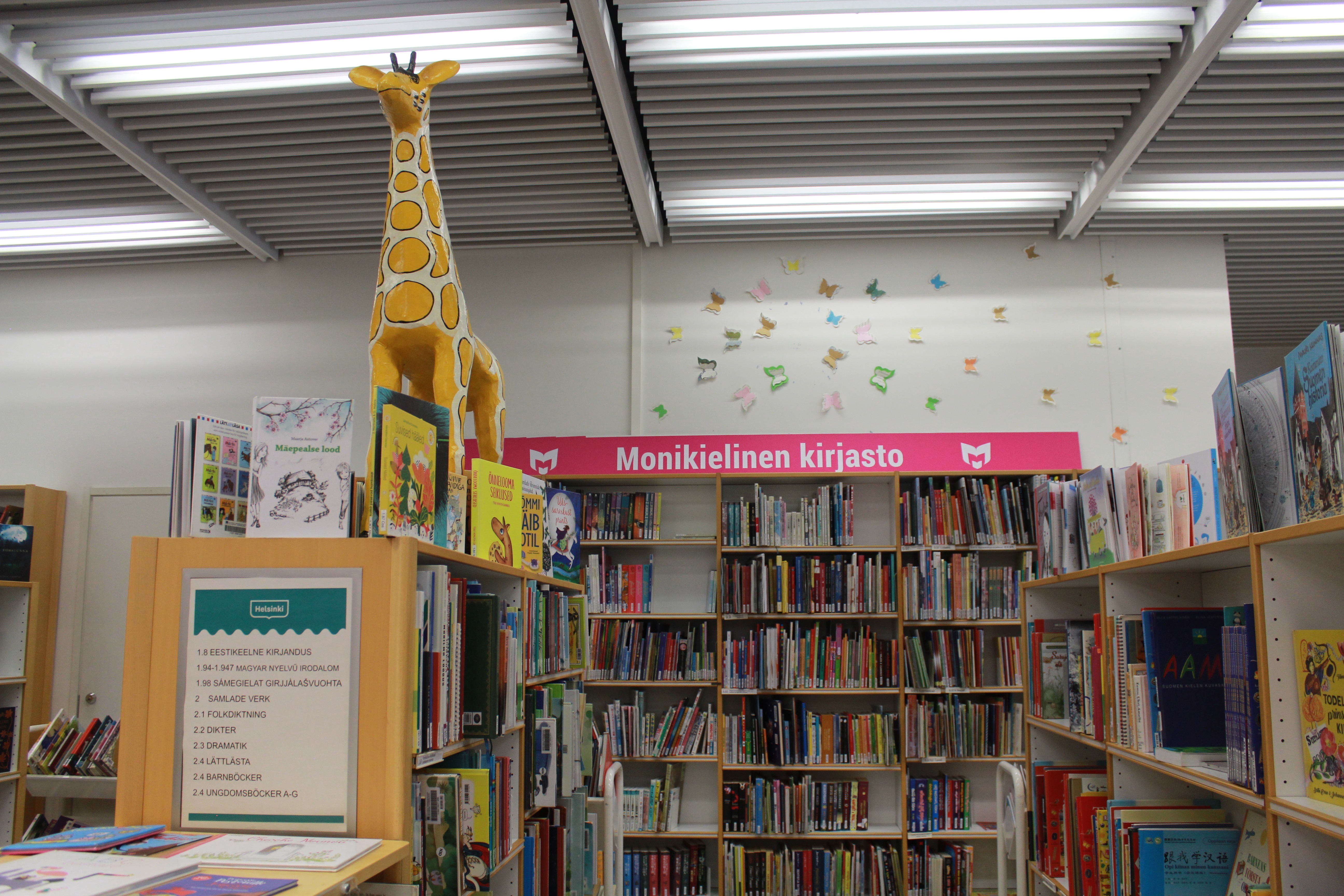 Monikielisen kirjaston aineistot voi tilata omaan paikalliseen kirjastoon.
