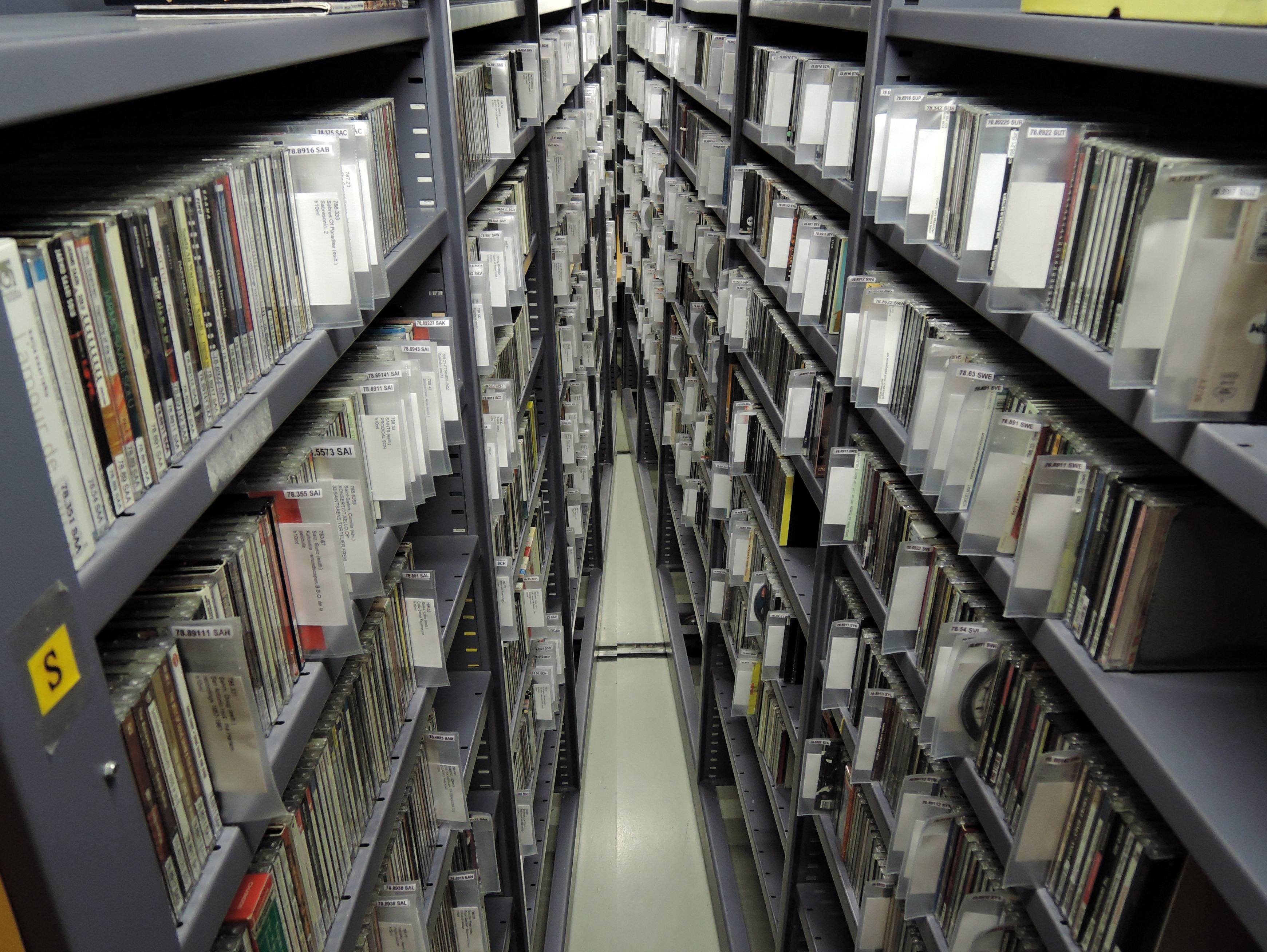 Vantaan Tikkurilan kirjaston kellarissa sijaitsevassa musiikkivarastossa on tällä hetkellä yli 73 000 nidettä.