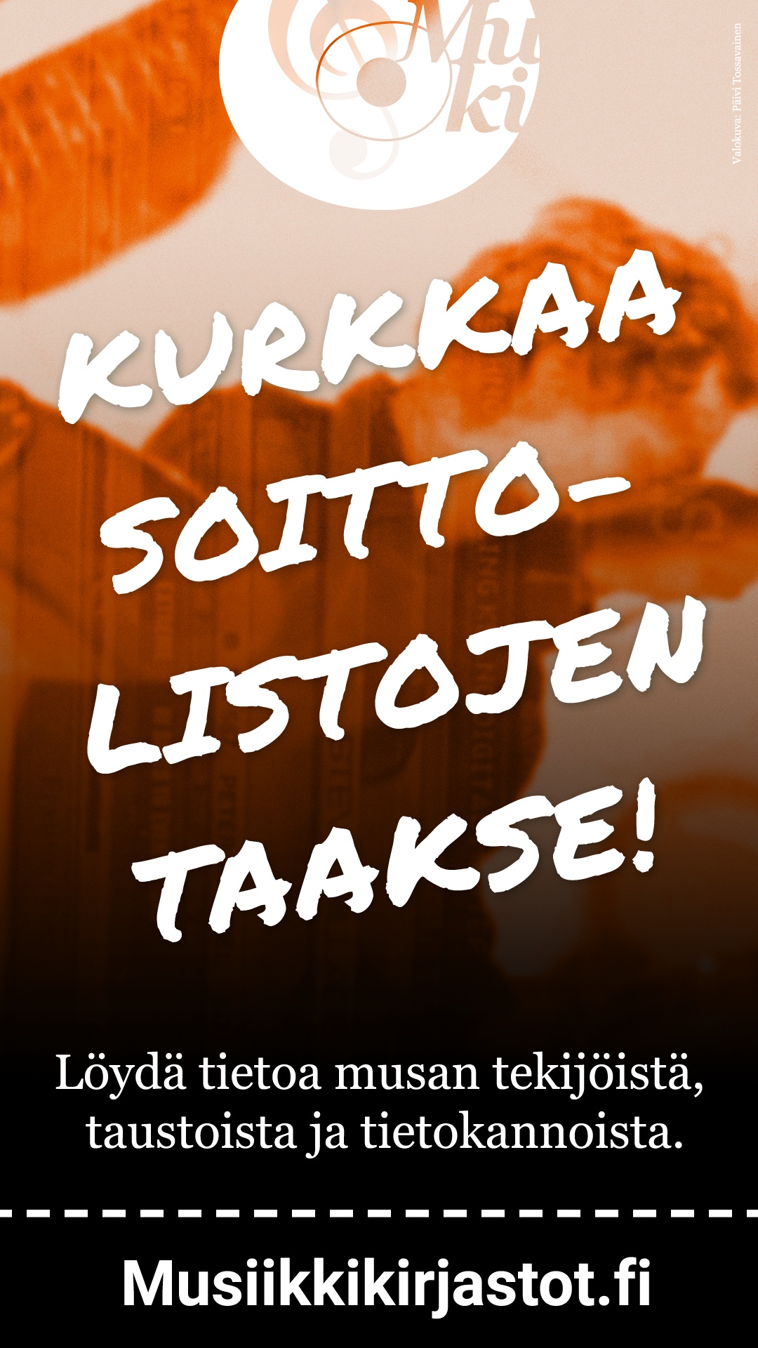 Musiikkikirjastot.fi-infonäyttökuva, jossa sivuston osoite sekä kehotus mennä soittolistojen taakse.